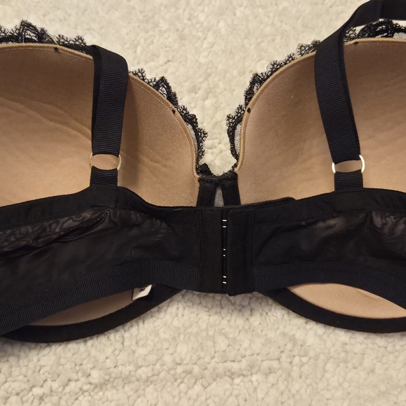 Victoria's Secret Black and Gold Lace Bra - Picture 8 of 16